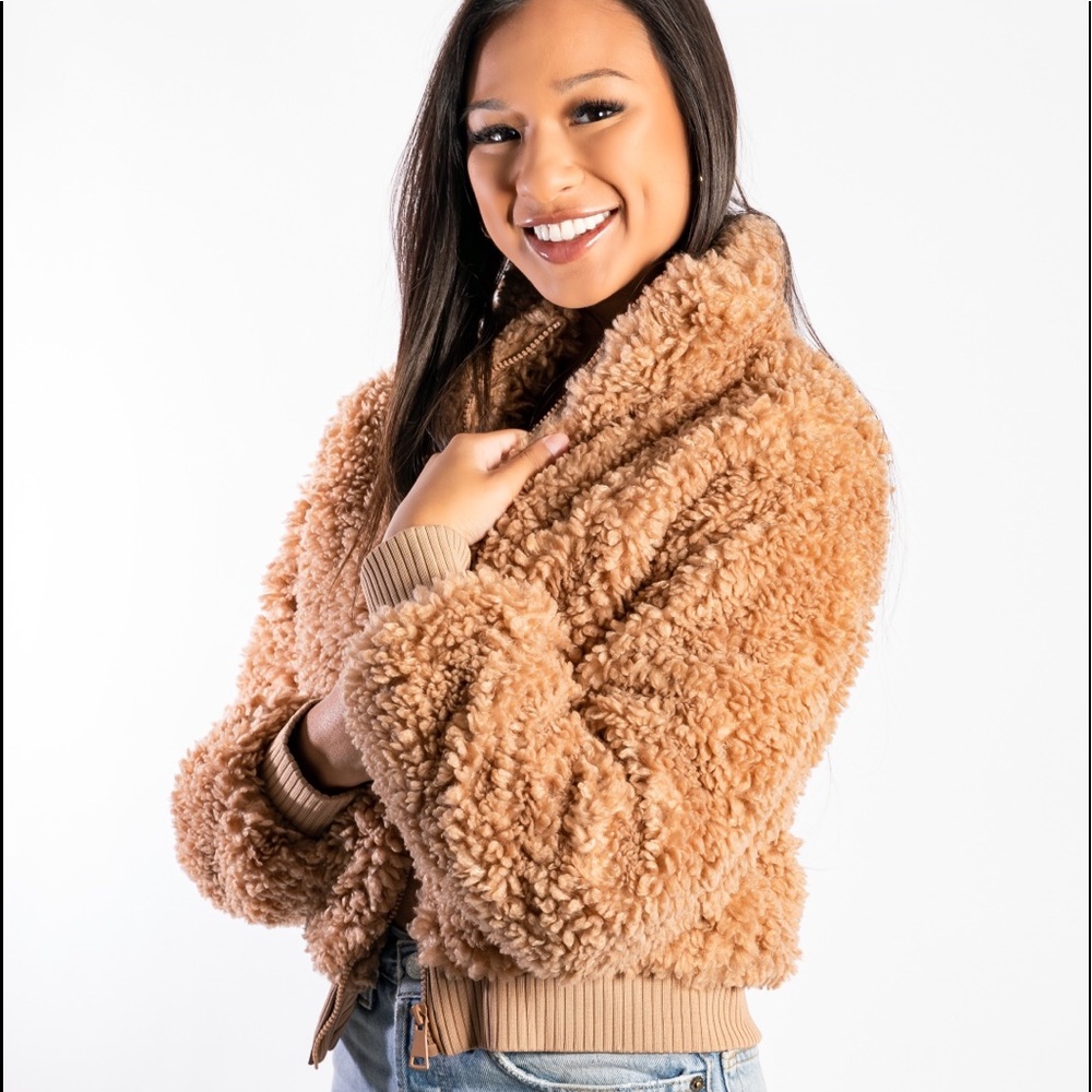 NWT Soft Teddy Fur Ribbed Hem Zip Up Jacket - Picture 1 of 3